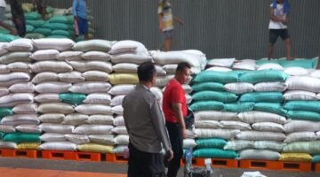 Wujud Dukungan Ketahanan Pangan, Polisi Kawal Pengiriman 10 Ton Jagung ke Bulog Jombang