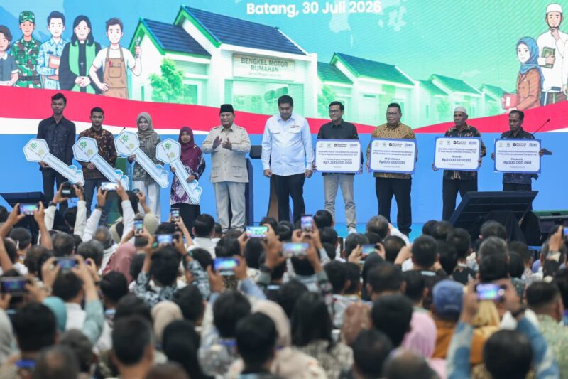 Akad Massal 62.710 Unit KPR Rumah Subsidi dan KUR Perumahan di Perumahan Puri Delta City Side, Desa Siwatu, Kecamatan Wono tunggal, Kabupaten Batang, Kamis, 30 Juli 2026. Acara tersebut dihadiri oleh Presiden Prabowo Subianto, Menteri PKP dan Gubernur Jateng.
