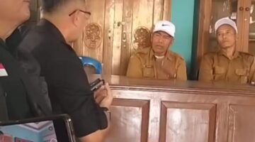 KETUA DPC AWPI MALANG TOLAK AMPLOP DARI KETUA PANITIA PTSL NGADIRESO* Tugas Jurnalistik Tidak Bisa Dibeli !!!